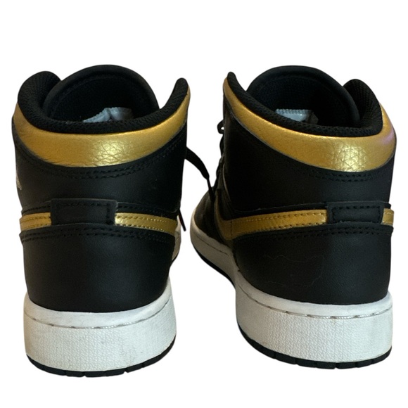 Air Jordan mid 1’s GS (4.5y) - Picture 3 of 11